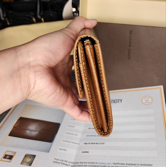 LV wallet Epi Leather - Picture 2 of 7